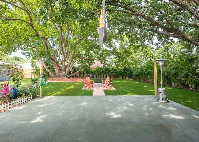 Beautiful House, Walking Distance To Stadium