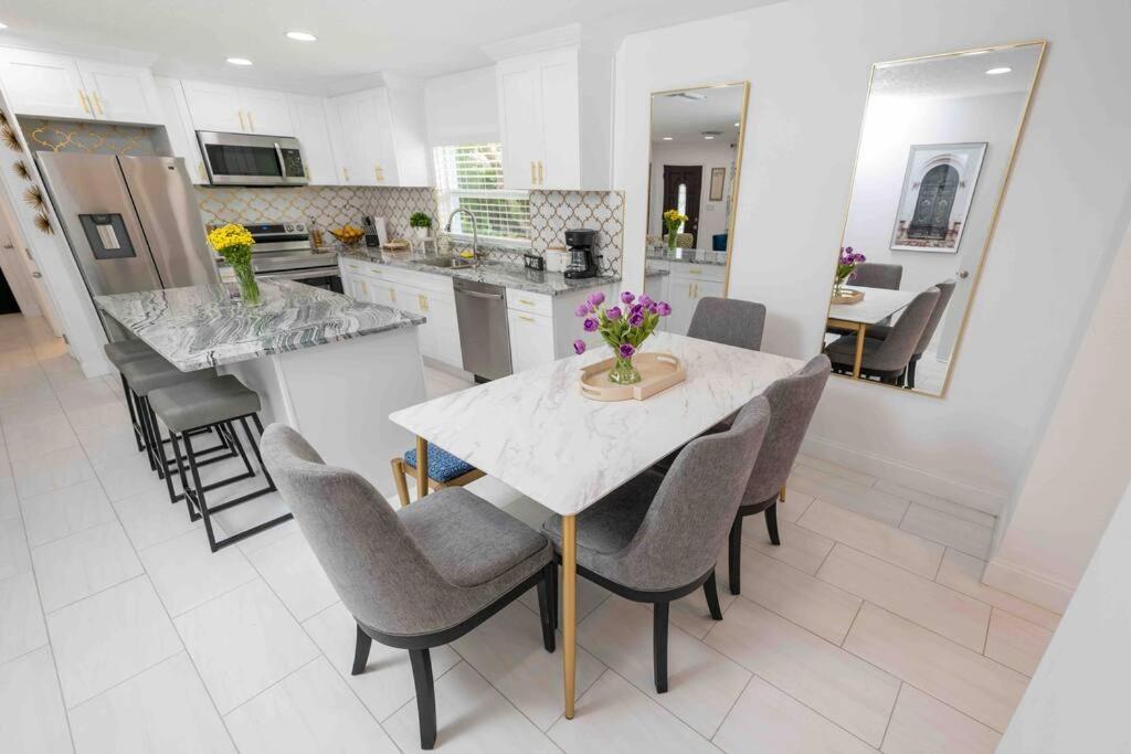 Beautiful House, Walking Distance To Stadium Holiday home