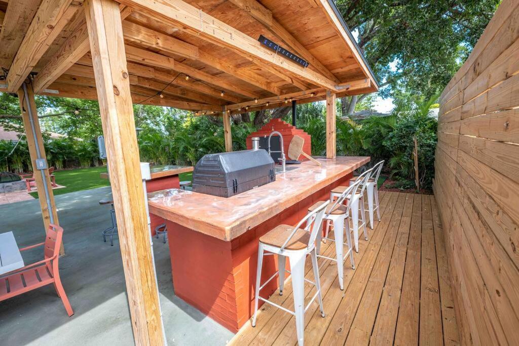 Beautiful House, Walking Distance To Stadium