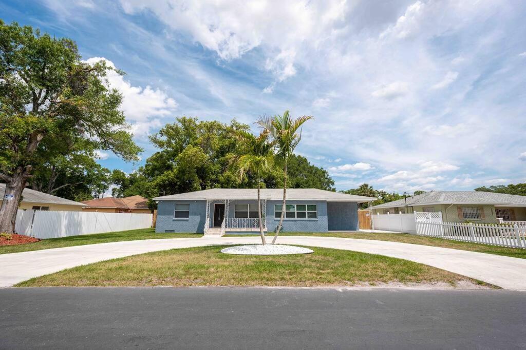 Holiday home Beautiful House, Walking Distance To Stadium *