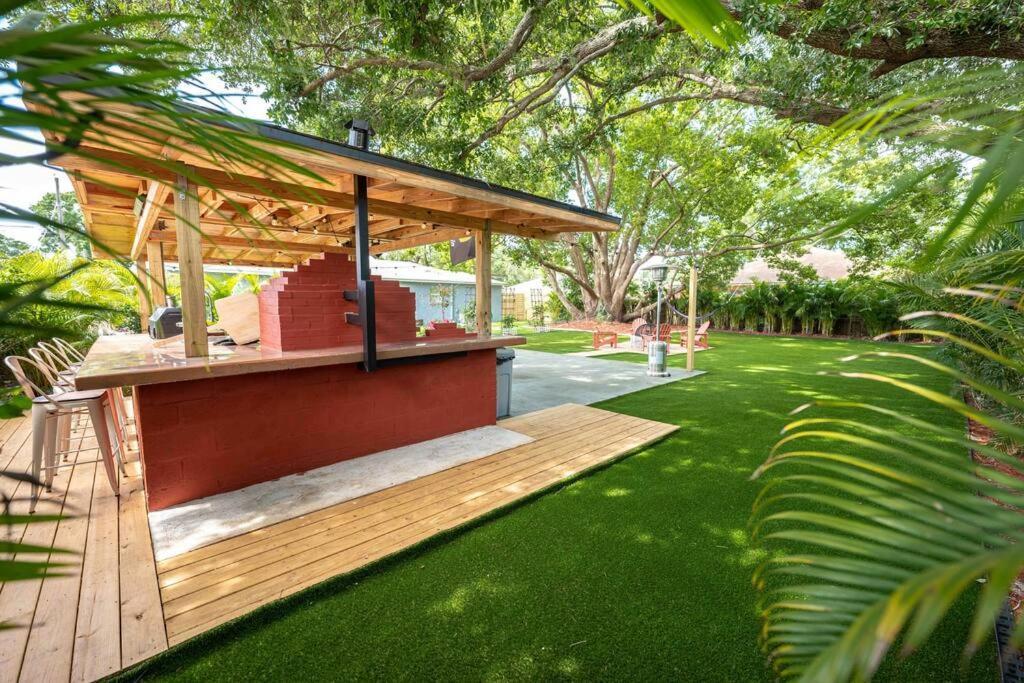 Beautiful House, Walking Distance To Stadium